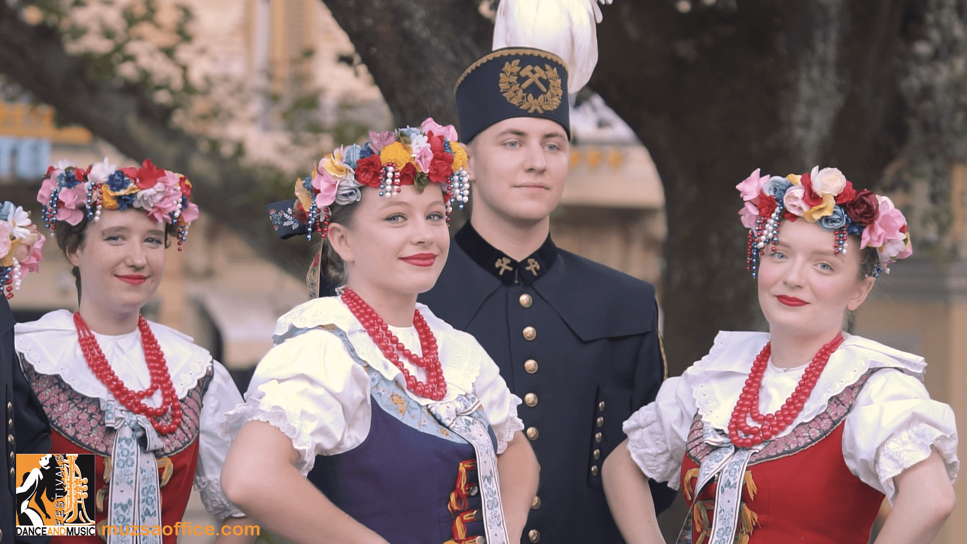 Traditional costumes at the Montecatini festival.